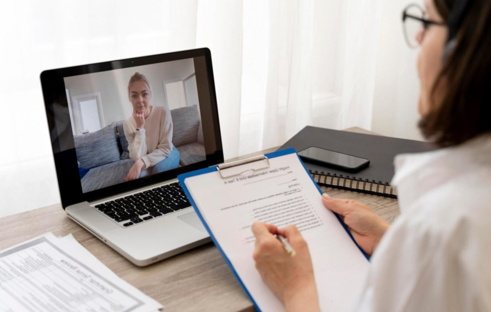Personas trabajando en planificación financiera